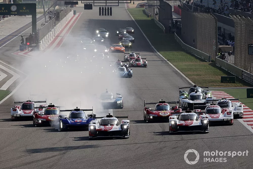 Start action, #8 Toyota Gazoo Racing Toyota GR010 - Hybrid: Sebastien Buemi, Brendon Hartley, Ryo Hirakawa, #7 Toyota Gazoo Racing Toyota GR010 - Hybrid: Mike Conway, Kamui Kobayashi, Jose Maria Lopez