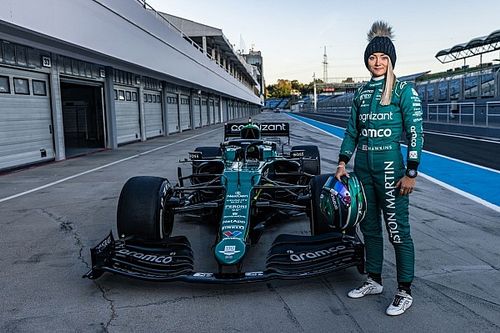 Jessica Hawkins a testé l'Aston Martin F1 de 2021