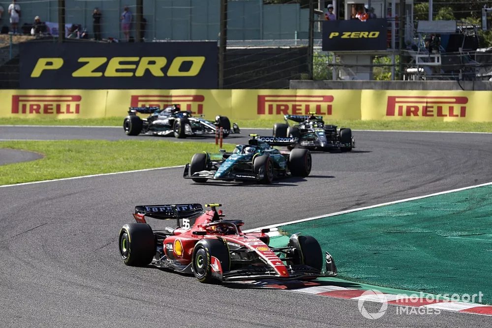 Carlos Sainz, Ferrari SF-23, Fernando Alonso, Aston Martin AMR23, Lewis Hamilton, Mercedes F1 W14