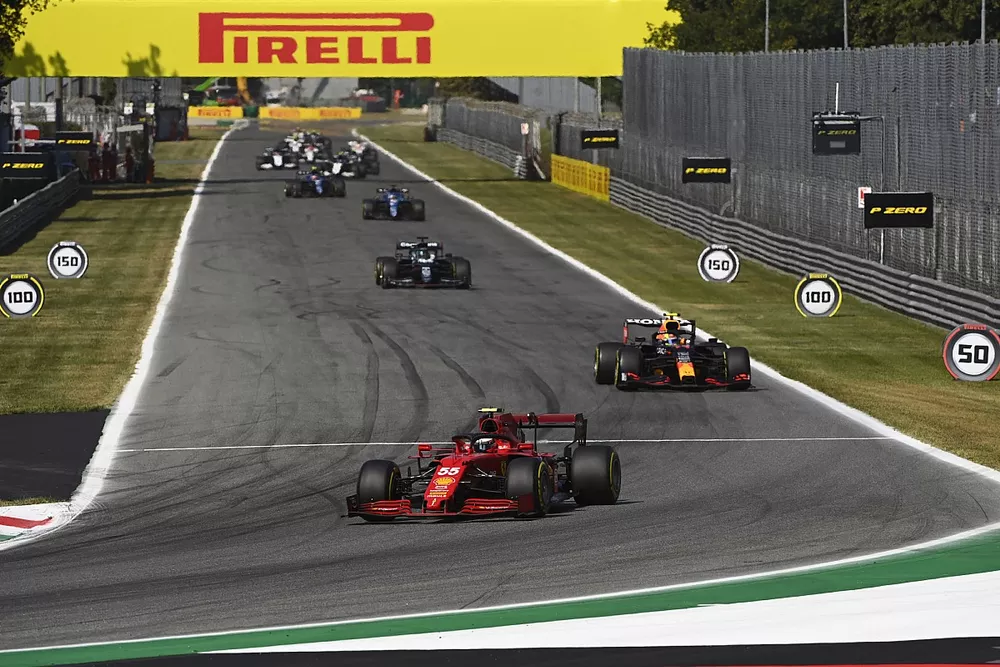 Carlos Sainz Jr., Ferrari SF21, Sergio Perez, Red Bull Racing RB16B, and Lance Stroll, Aston Martin AMR21