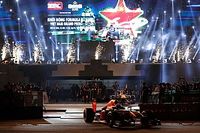 Videos y fotos: Red Bull recorre por primera vez las calles de Hanoi