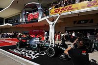 Hamilton cita Senna e Schumacher em discurso e diz que não sabe o que sentir após hexa