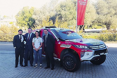Cristina Gutiérrez presenta el coche con el que correrá el Dakar 2019