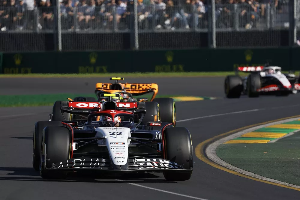 Yuki Tsunoda, AlphaTauri AT04, Lando Norris, McLaren MCL60, Kevin Magnussen, Haas VF-23