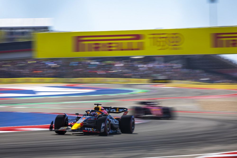 Max Verstappen, Red Bull Racing RB18, Charles Leclerc, Ferrari F1-75