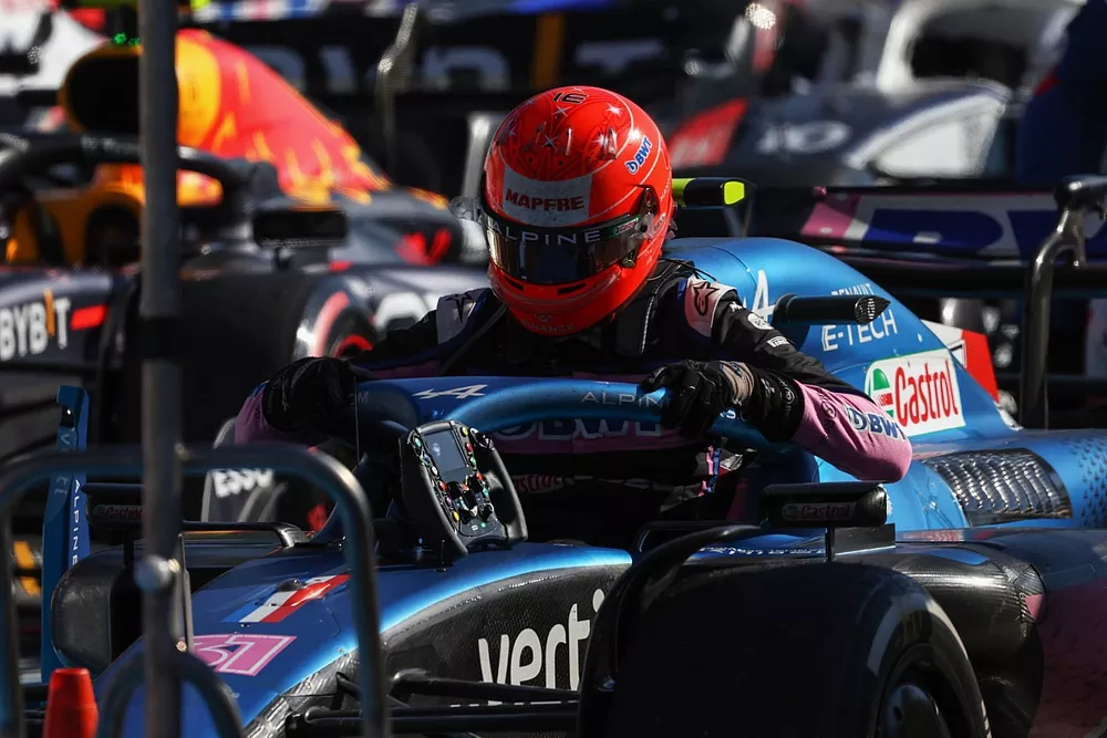 Esteban Ocon, del equipo Alpine F1, llega al Parc Ferme