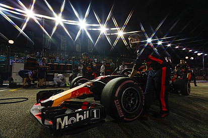 Red-Bull-Mechaniker mit Föhn auf dem Grid: Whiting klärt auf
