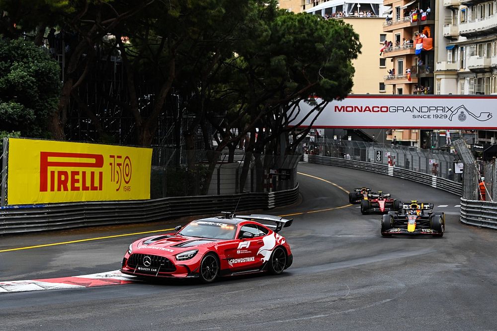 El Safety Car Sergio Pérez, Red Bull Racing RB18, Carlos Sainz, Ferrari F1-75, Max Verstappen, Red Bull Racing RB18