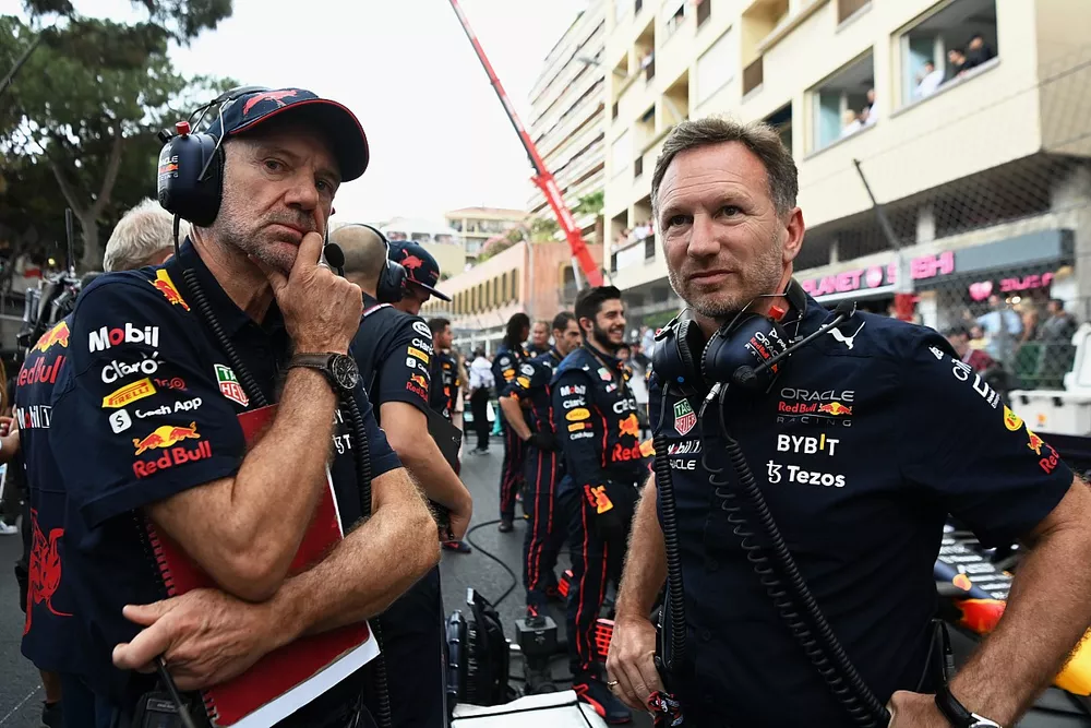 Adrian Newey, Chief Technology Officer, Red Bull Racing, Christian Horner, Team Principal, Red Bull Racing, on the grid
