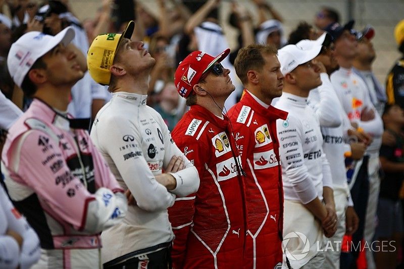 Los pilotos en el Himno Nacional