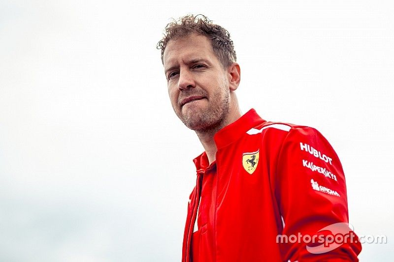 Sebastian Vettel, Ferrari camina por la pista