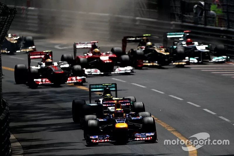Mark Webber, Red Bull Racing RB8, leads Nico Rosberg, Mercedes F1 W03, Lewis Hamilton, McLaren MP4-2