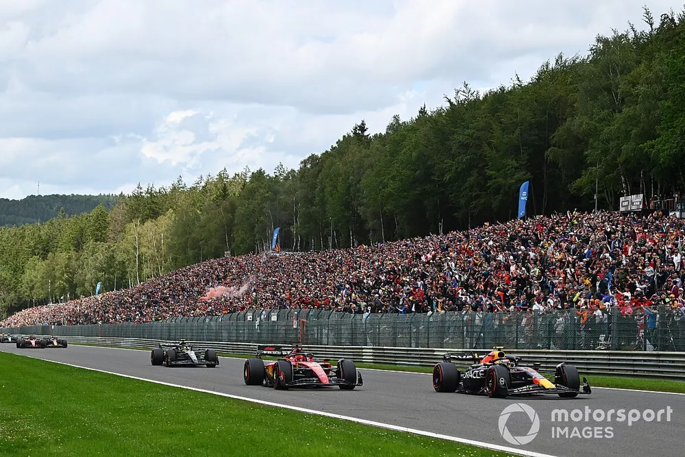 Sergio Perez, Red Bull Racing RB19, Charles Leclerc, Ferrari SF-23