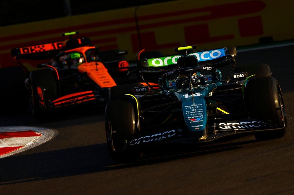Fernando Alonso, Aston Martin AMR24, Lando Norris, McLaren MCL38