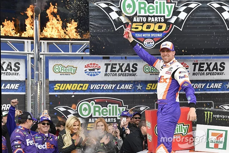 1. Denny Hamlin, Joe Gibbs Racing, Toyota Camry FedEx Office