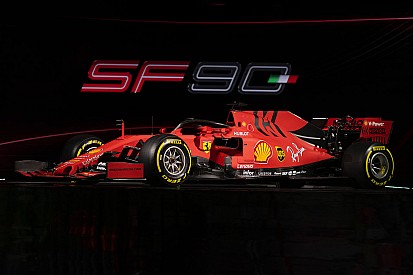Vettel és Leclerc a Ferrari új szerelésében