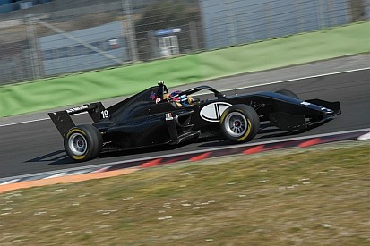 Cinque team in pista a Vallelunga con le vetture della Formula Regional