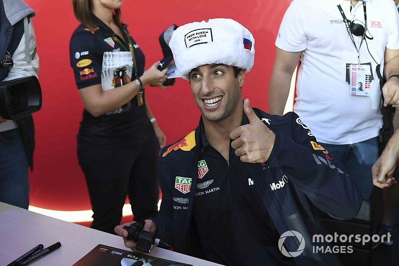 Ricciardo stabilabb versenyzőnek tartja Hamiltont Vettelnél, aki nem bírja a nyomást?