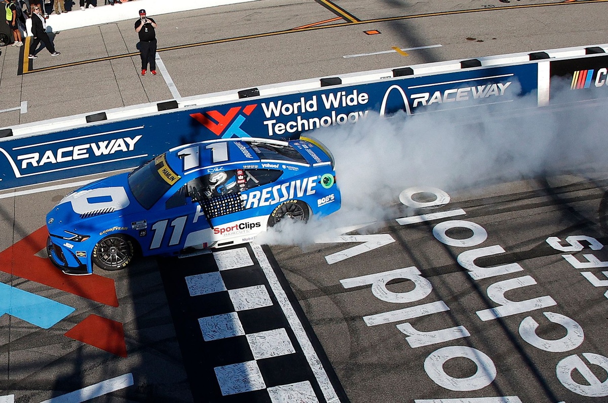 Denny Hamlin earns Toyota’s 200th NASCAR Cup win at Gateway