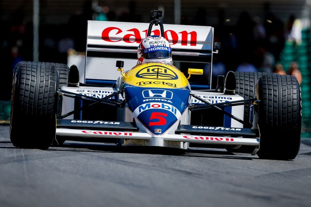 ナイジェル・マンセル、1986年の愛機ウイリアムズFW11で走行「あの頃の