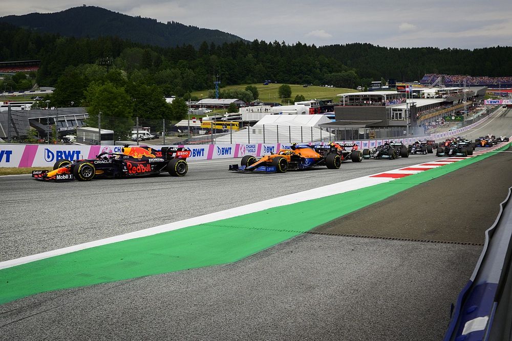 Max Verstappen, Red Bull Racing RB16B, Lando Norris, McLaren MCL35M