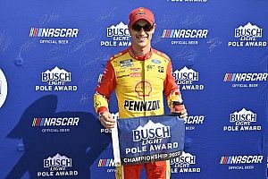 Joey Logano logra la pole para la gran final en Phoenix