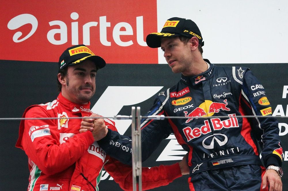 Podio: Sebastian Vettel, Red Bull Racing, y Fernando Alonso, Ferrari