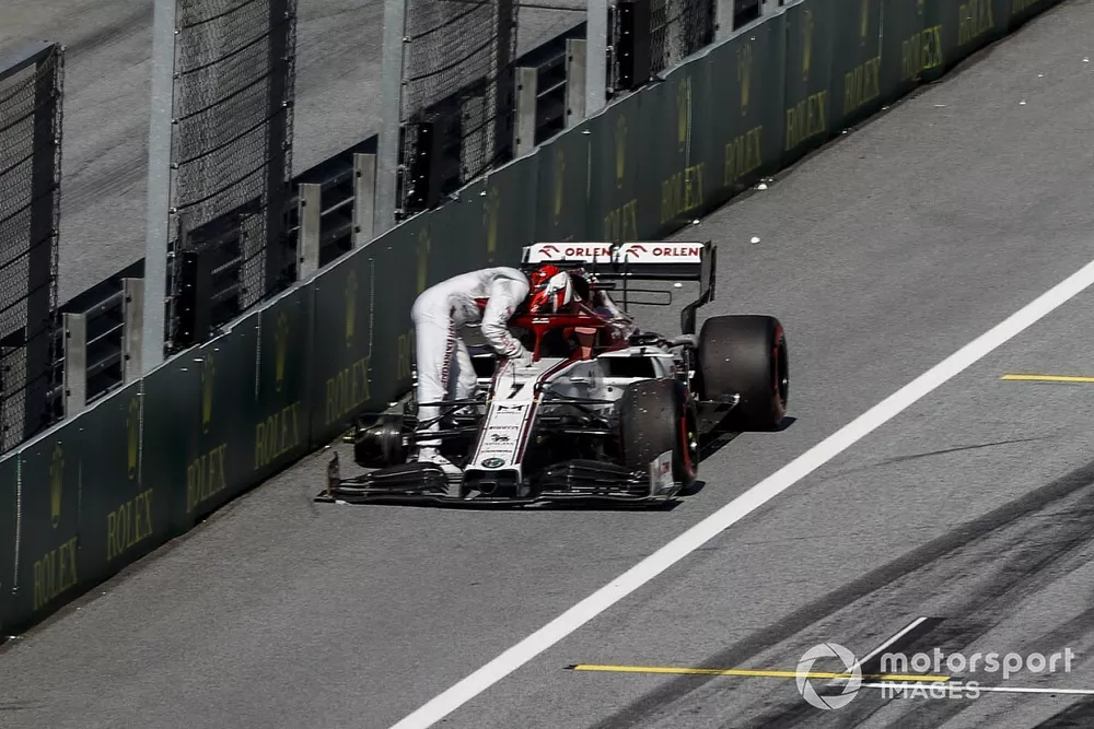 Kimi Raikkonen, Alfa Romeo Racing C39 retires from the race