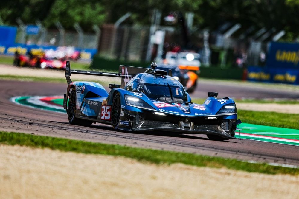 #35 Alpine Endurance Team Alpine A424: Paul-Loup Chatin, Jules Gounon, Charles Milesi