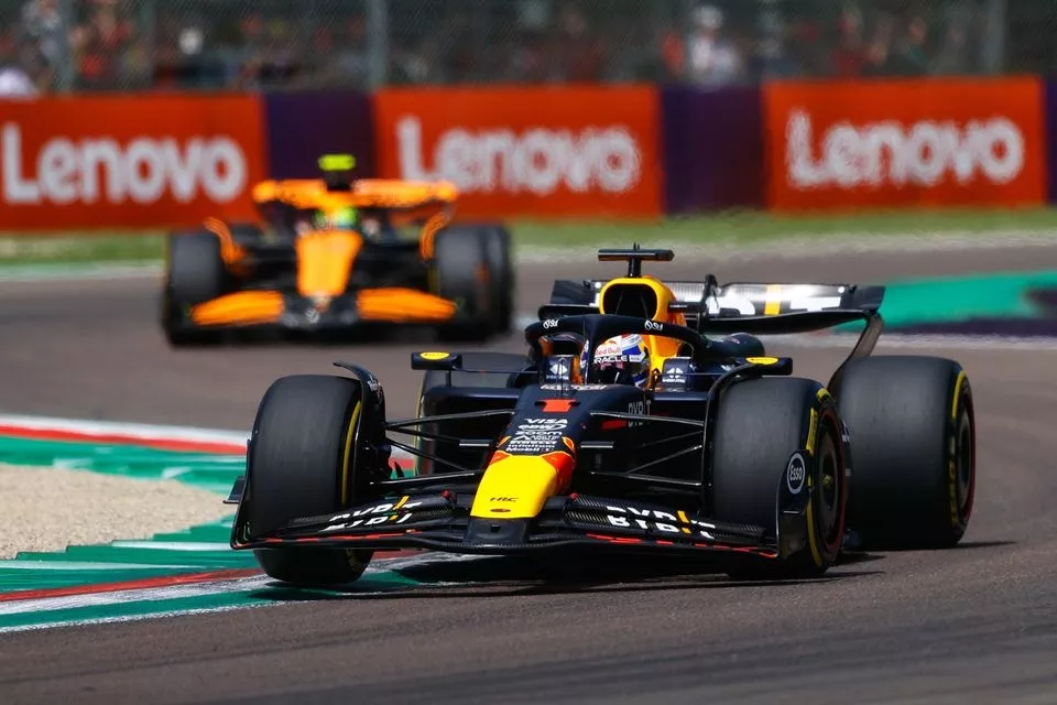 Max Verstappen, Red Bull Racing RB20, Lando Norris, McLaren MCL38