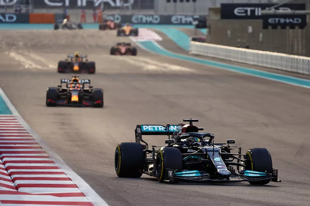Lewis Hamilton, Mercedes W12, Max Verstappen, Red Bull Racing RB16B