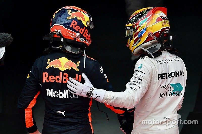 Max Verstappen, Red Bull Racing y Lewis Hamilton, Mercedes AMG F1 celebran en parc ferme