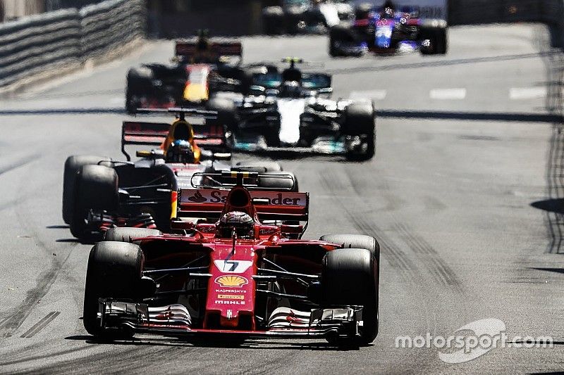Kimi Raikkonen, Ferrari SF70H, Daniel Ricciardo, Red Bull Racing RB13, Valtteri Bottas, Mercedes AMG