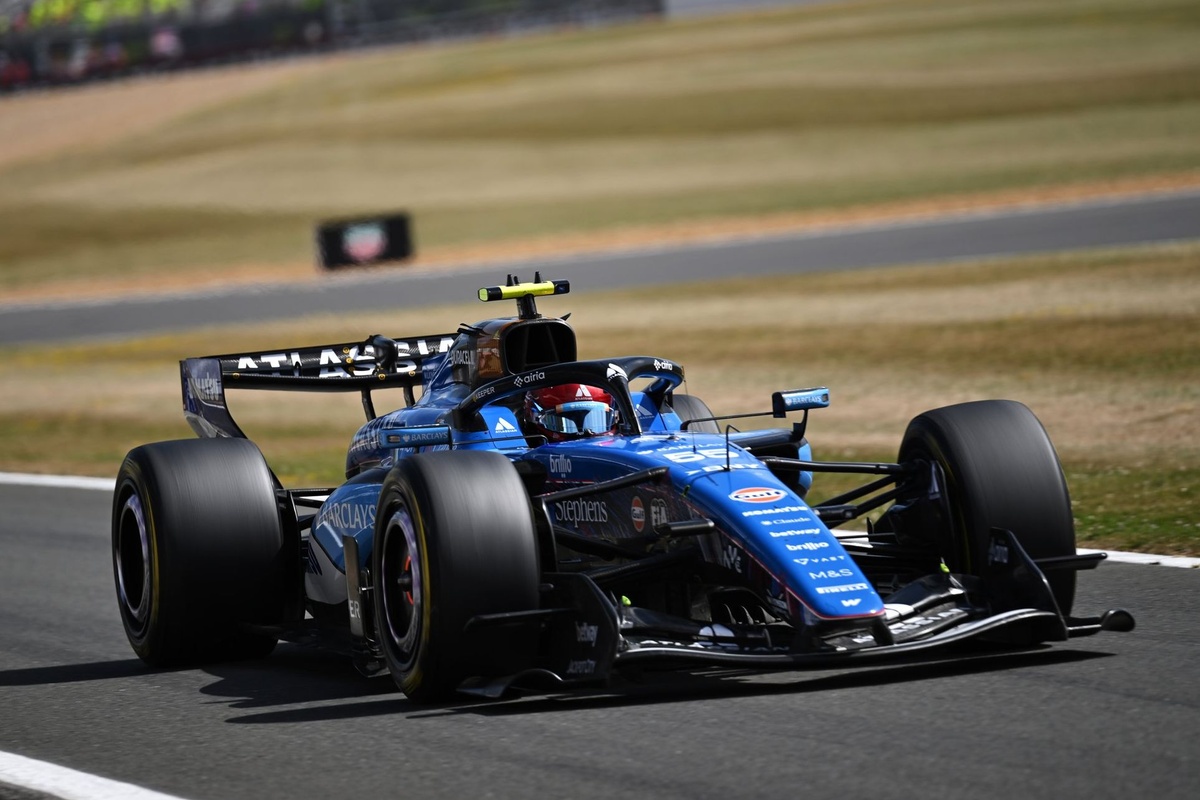 La extraña sanción a Sainz: una vuelta más por culpa del pit lane de Silverstone