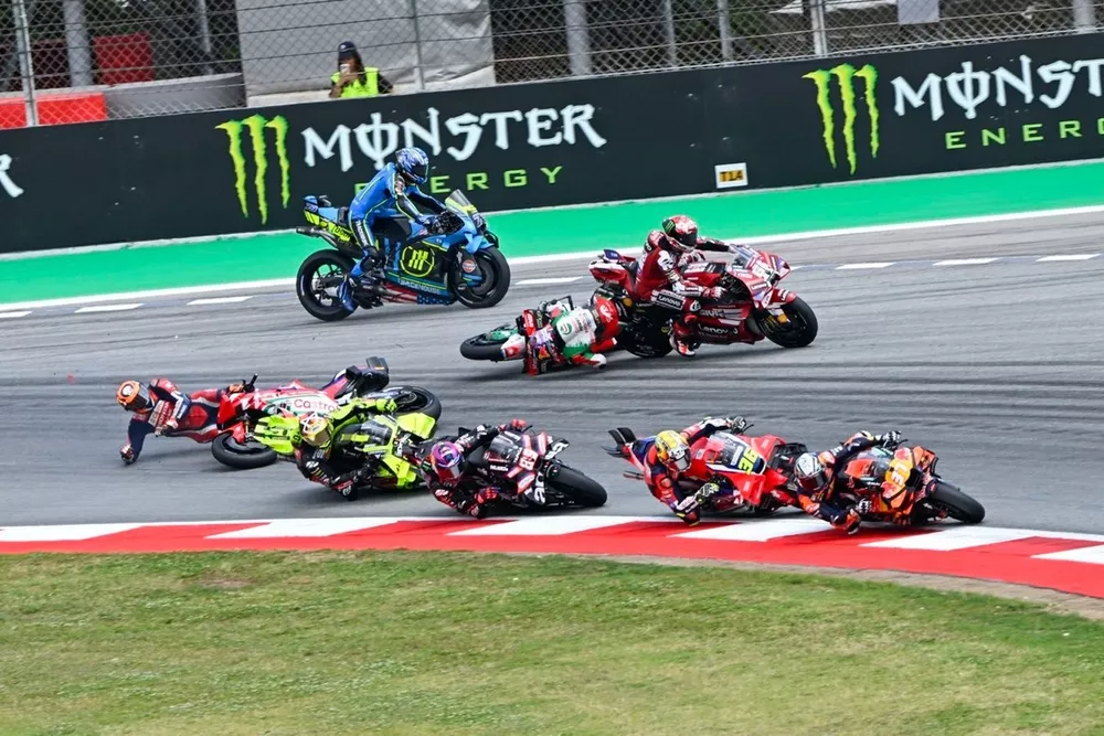 Chutes de Johann Zarco, Team LCR Honda, Luca Marini, Honda HRC, et Francesco Bagnaia, Ducati Team