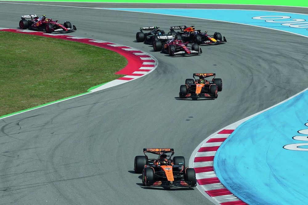 Oscar Piastri, McLaren MCL39 Mercedes, Lando Norris, McLaren MCL39 Mercedes, Charles Leclerc, Ferrari SF-25, Max Verstappen, Red Bull Racing RB21