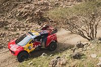 Une erreur de navigation pour Loeb, une crevaison pour Sainz