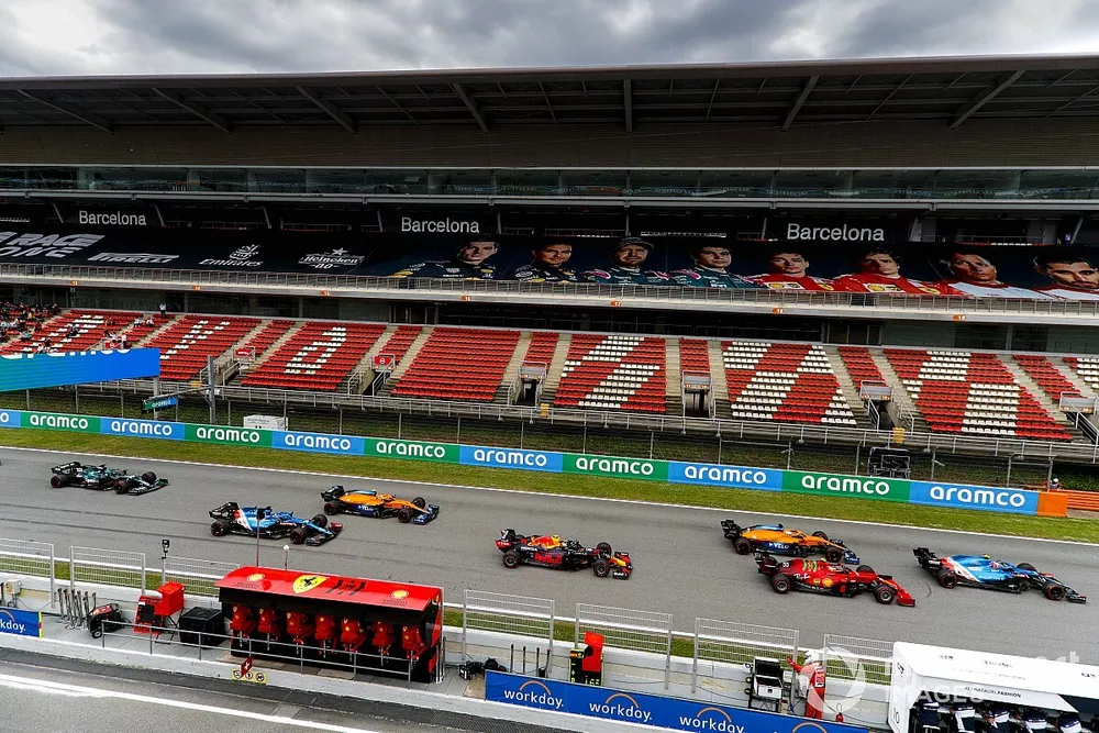 Esteban Ocon, Alpine A521, Charles Leclerc, Ferrari SF21, Daniel Ricciardo, McLaren MCL35M, Sergio P&eacute;rez, Red Bull Racing RB16B, Lando Norris, McLaren MCL35M, Fernando Alonso, Alpine A521, Lance Stroll, Aston Martin AMR21, al inicio