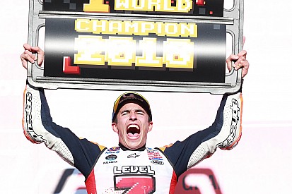 Fotogallery MotoGP: Marc Marquez festeggia a Motegi il suo settimo titolo