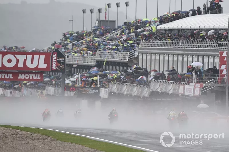 Renn-Action im Regen in Valencia