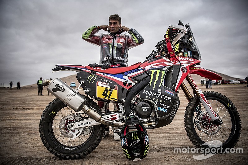 Dakar, disastro Honda: Benavides penalizzato tre ore per aver violato le regole sul road book