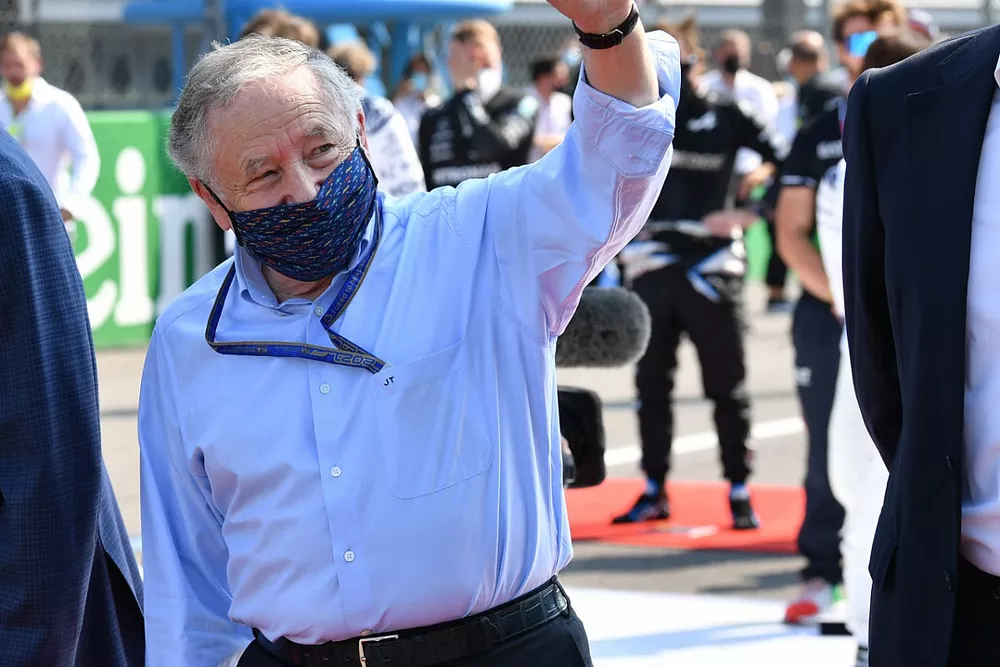 Chase Carey, presidente non esecutivo della Formula Uno, e Jean Todt, presidente della FIA, sulla griglia di partenza