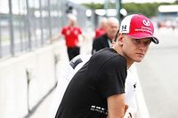 Vettel diz que &eacute; "injusto" comparar filho de Schumacher com o pai