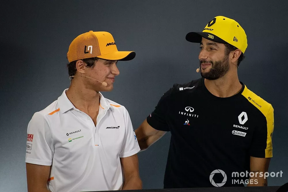 Lando Norris, McLaren y Daniel Ricciardo, del equipo Renault F1 en la rueda de prensa 