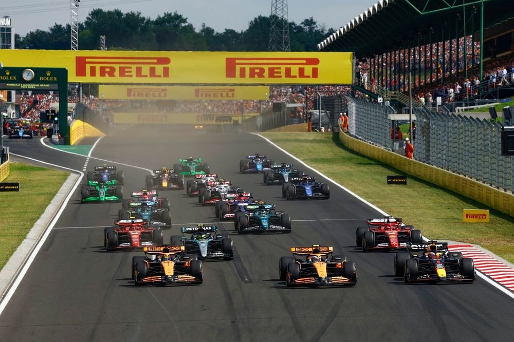 Lando Norris, McLaren MCL38, Oscar Piastri, McLaren MCL38, Max Verstappen, Red Bull Racing RB20, Lewis Hamilton, Mercedes F1 W15, Charles Leclerc, Ferrari SF-24, Carlos Sainz, Ferrari SF-24, the rest of the field at the start