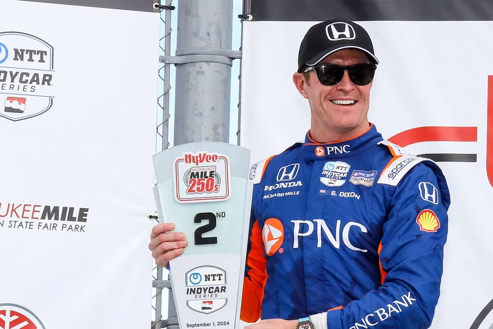 #9: Scott Dixon, Chip Ganassi Racing Honda celebrates on the podium