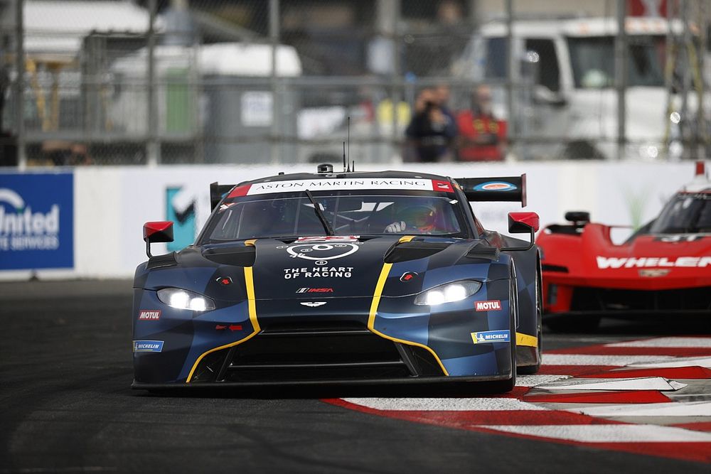 #23 Heart of Racing Team Aston Martin Vantage GT3: Ross Gunn, Alex Riberas