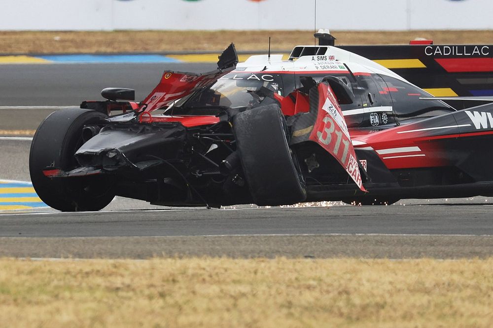 #311 Action Express Racing Cadillac V-Series.R de Pipo Derani, Alexander Sims, Jack Aitken con daños