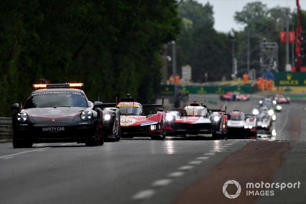 Coche de seguridad en pista