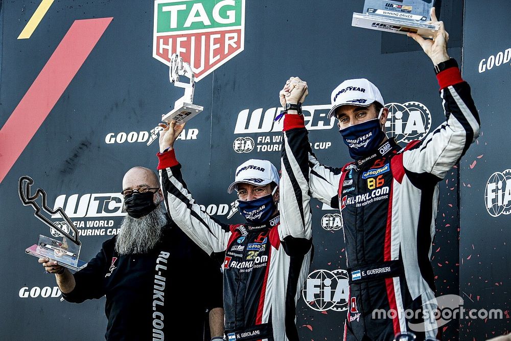 Podium: Race winner Esteban Guerrieri, ALL-INKL.COM M&uuml;nnich Motorsport Honda Civic TCR, Nestor Girolami, ALL-INKL.COM M&uuml;nnich Motorsport Honda Civic TCR